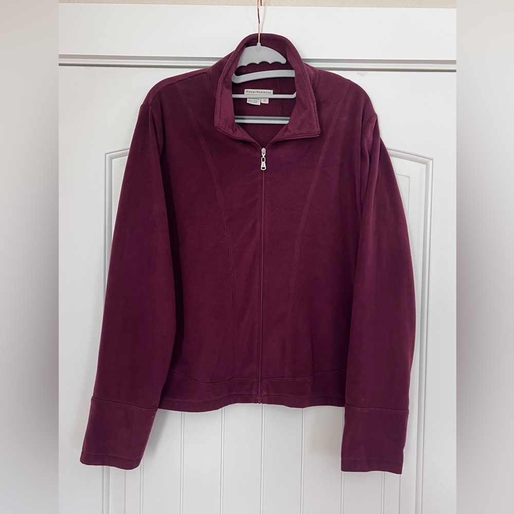 Size XL- Royal Robbins pullover in maroon- great condition